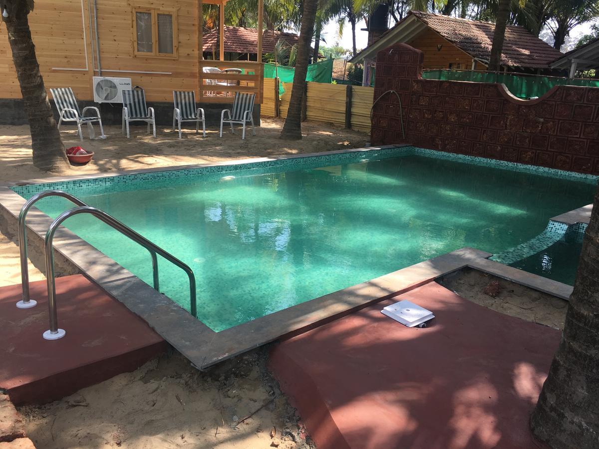 Tiara Fiesta Beach Cottages Morjim Exterior foto