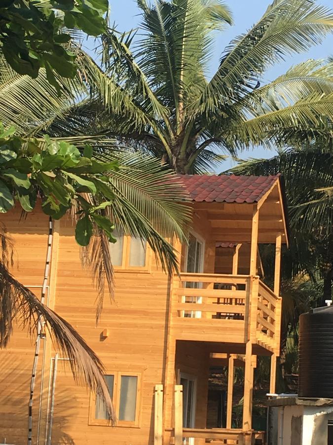 Tiara Fiesta Beach Cottages Morjim Exterior foto